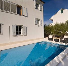 3 Bedroom Villa with Pool, Terrace and Sea Views near Vinisce, Sleeps 7